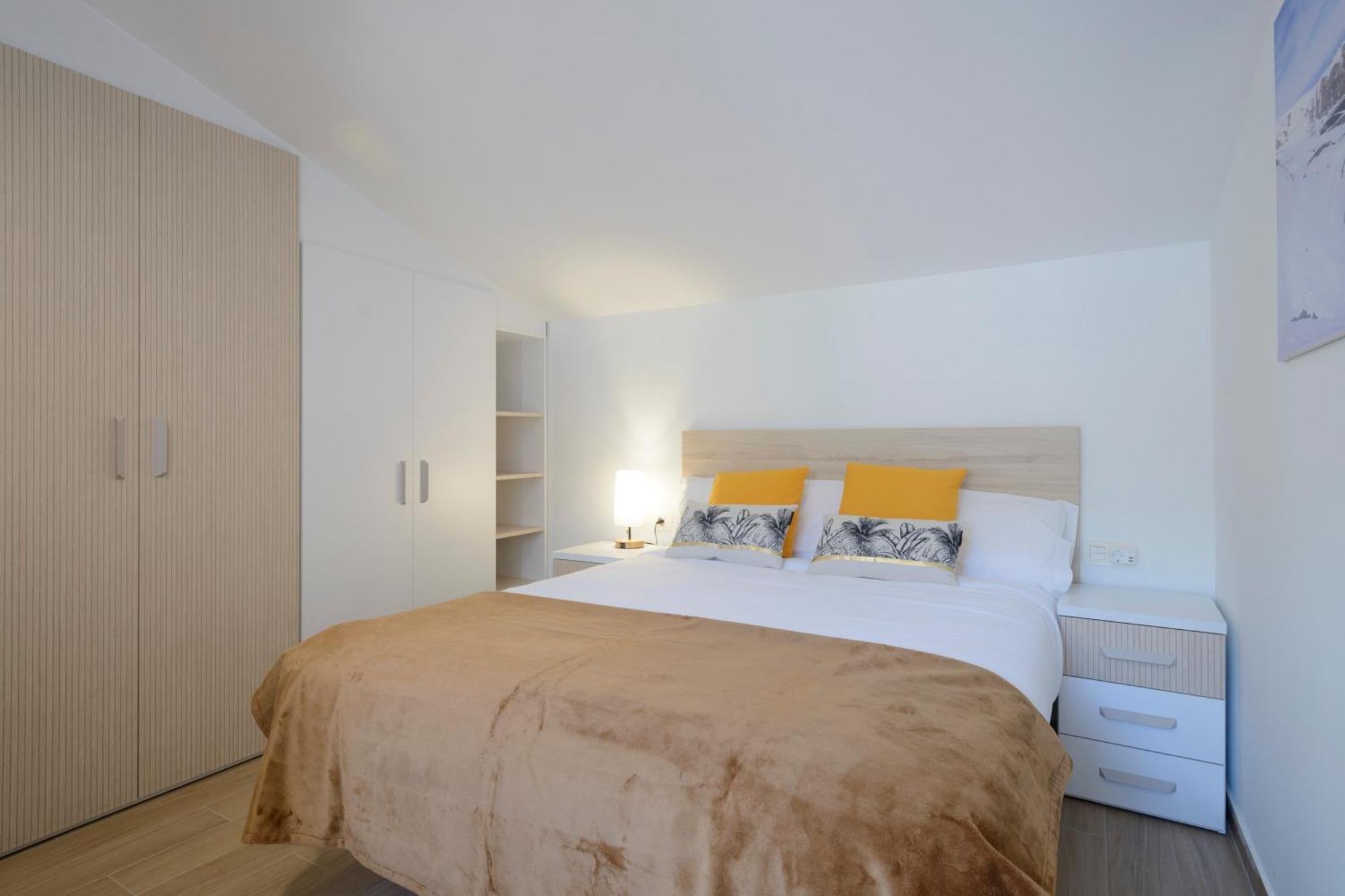 J De La Alhambra Apartment